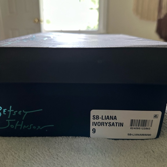 Blue by Betsey Johnson Women's SB-Liana Sneaker, Ivory Satin, 9 - Picture 8 of 9